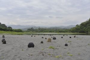 地景:立石   材質:石頭、油